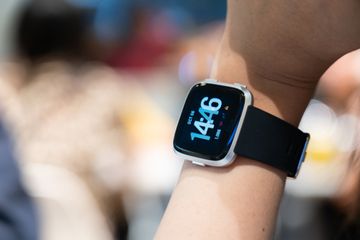 Fitbit Dan Apple Watch Mampu Deteksi Gejala Awal Covid