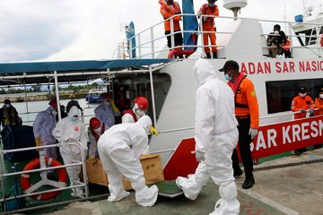 Tim SAR Evakuasi Jenazah ABK Kapal Kargo Asing Di Selat Benggala