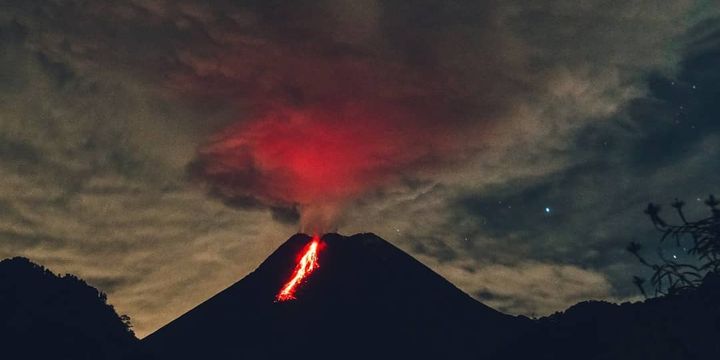 Gunung Merapi Kembali Keluarkan Awan Panas Meluncur Sejauh 2 000 Meter