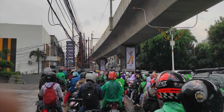 Jalan RS Fatmawati Hingga TB Simatupang Terendam Banjir Lalu Lintas