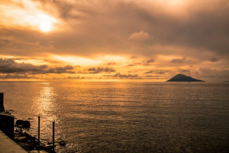 Foto Tempat Wisata Di Manado Dan Sekitarnya Dari Danau Hingga Pantai Halaman