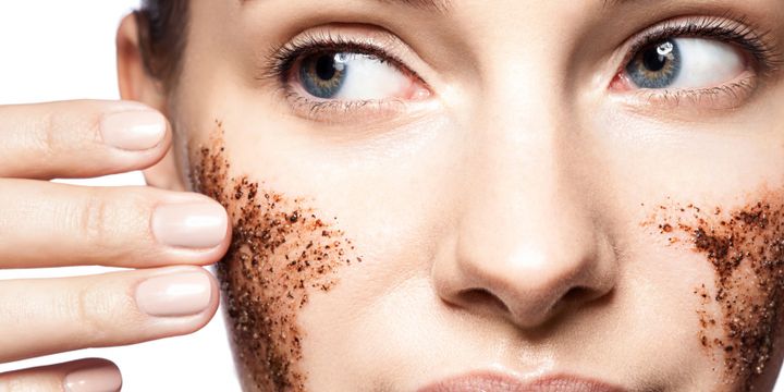 Cara Memakai Scrub Wajah Pada Kulit Kering Dan Sensitif