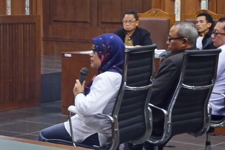 Foto Sekjen Kemendes Beda Keterangan Dengan Bawahannya Soal Uang