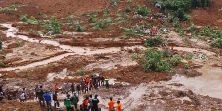 Musim Hujan Tiba Di Indonesia Kenali Tanda Tanda Dan Jenis Longsor