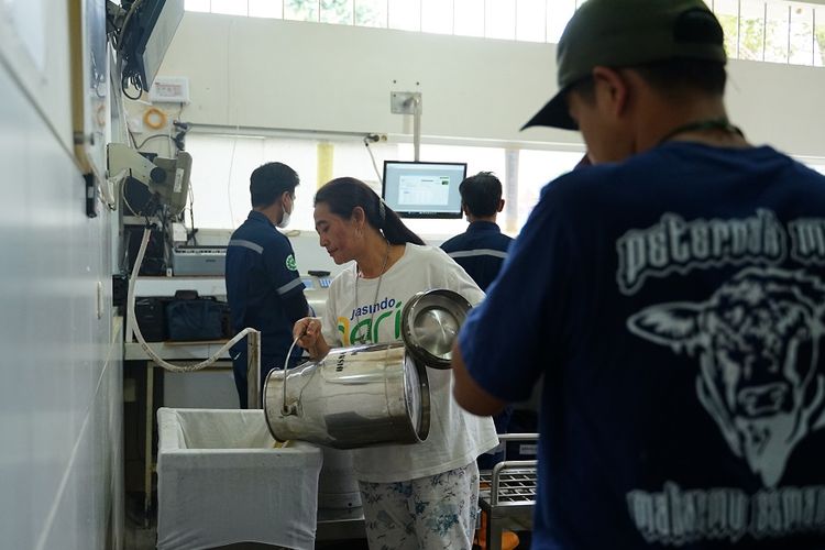 Foto Cerita Peternak Sapi Perah Di Malang Hidup Sejahtera Dari Susu