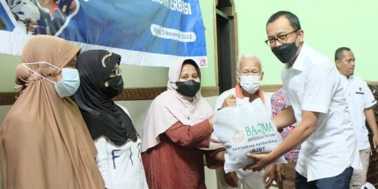 Bazma Pertamina Patra Niaga JBT Bagikan 300 Paket Sembako