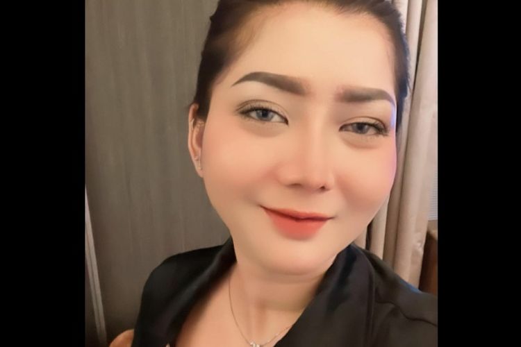 Profil Dan Biodata Pratiwi Noviyanthi Mantan Pramugari Yang Jadi