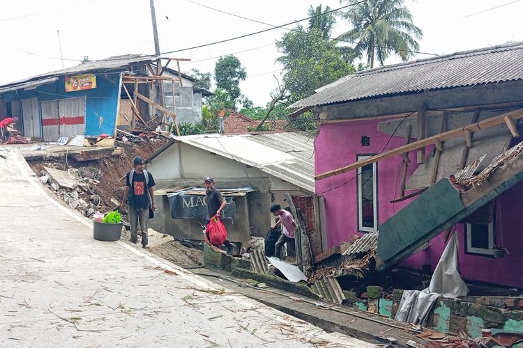 Kondisi Terkini Bencana Tanah Bergerak Di Sukabumi Puluhan Rumah Rusak