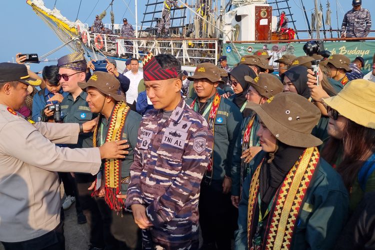 Laskar Rempah Dan KRI Dewaruci Disambut Hangat Di Lampung Tanoh Lado