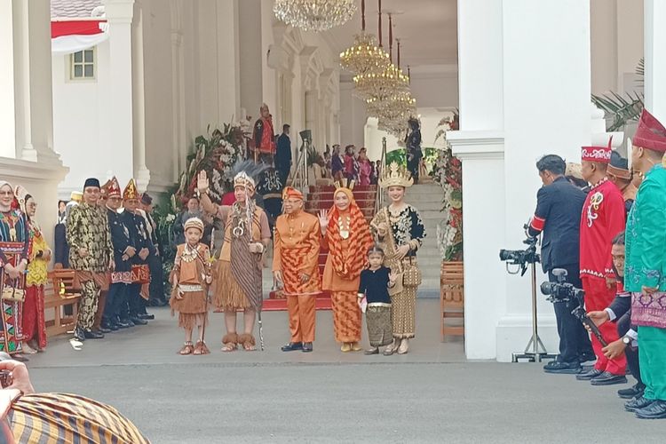 Wapres Ma Ruf Amin Kenakan Pakaian Adat Sambas Kalimantan Barat