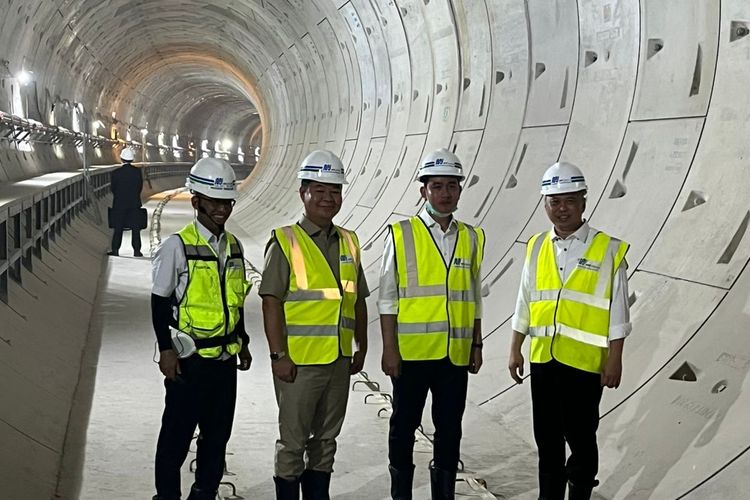 Foto Hari Kedua Sebagai Wapres Gibran Tinjau Proyek Mrt Jakarta Fase