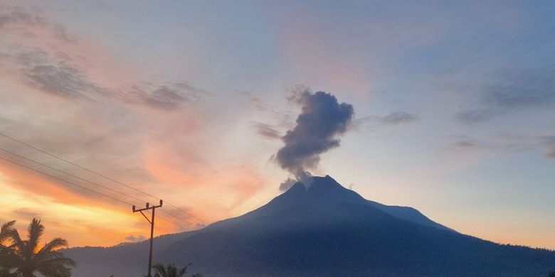 Berita Terkini Harian Warga Lereng Gunung Ile Lewotolok Pilek Dan Demam