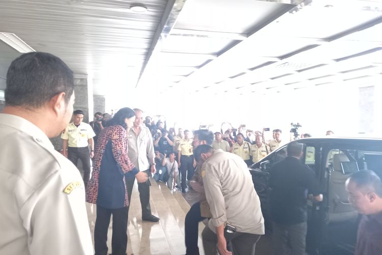 Foto Tiba Di Kantor Kementan Mentan Syl Berpamitan Dengan Para Pegawai