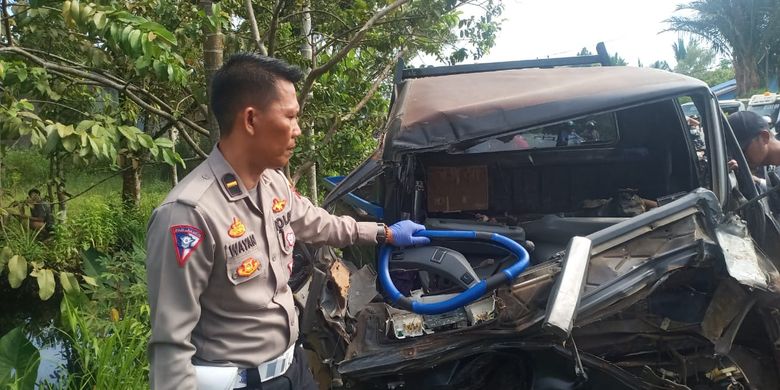 Berita Harian Adu Banteng Truk Vs Pikap Terbaru Hari Ini Kompas