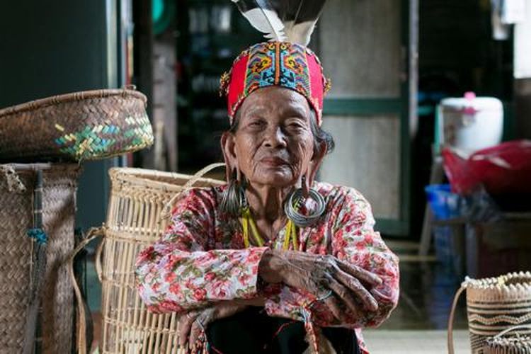 Foto Telingaan Aruu Tradisi Kuping Panjang Khas Suku Dayak Yang Mulai Ditinggalkan Halaman