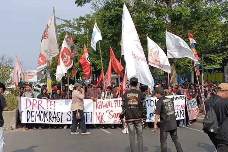 Demo Tolak Revisi UU Pilkada Di Serang Banten Massa DPR Tak Dengarkan