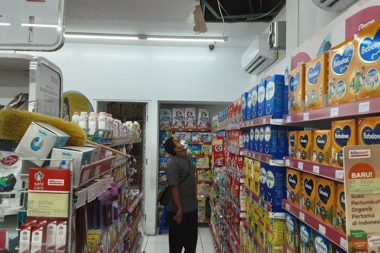 Indomaret oral blowjob indonesian mini- market