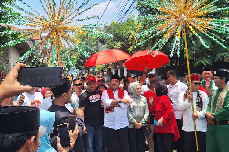 Foto Ditemani Istri Rano Karno Disambut Palang Pintu Saat Kampanye