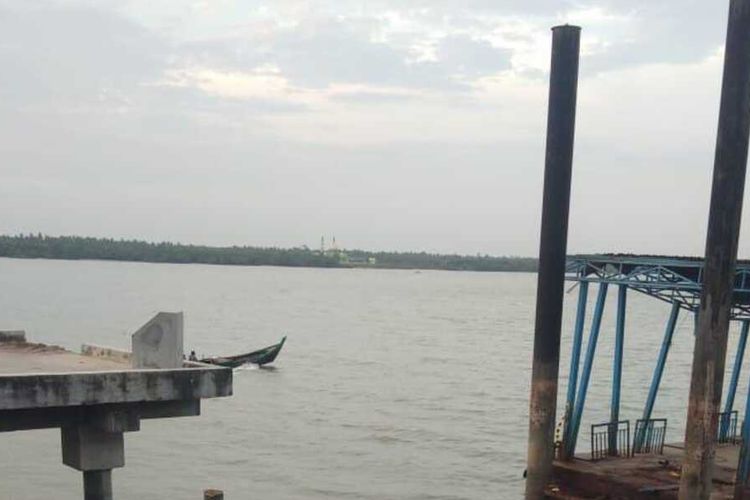 Jembatan Ponton Pelabuhan Ungar Karimun Ambruk Penyangga Patah Sejak Pagi