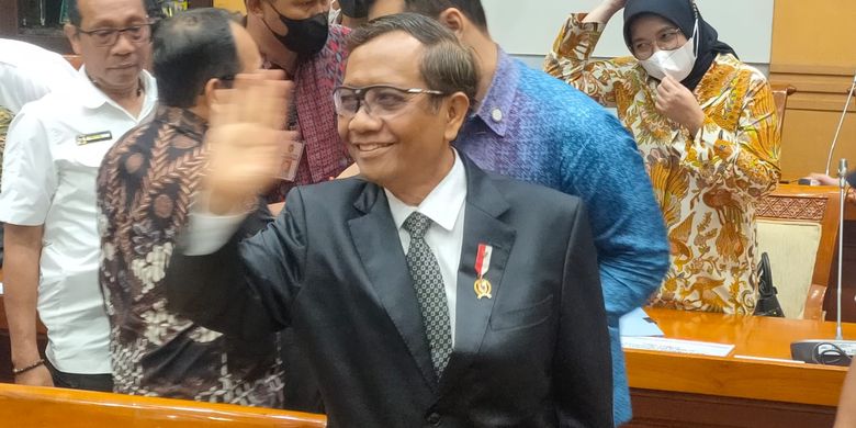 Hoaks Dpr Ri Lempar Kursi Saat Rapat Dengan Mahfud Md