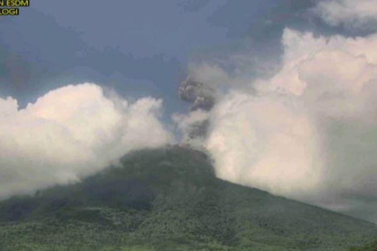 Gunung Ile Lewotolok Alami Erupsi Lagi Tinggi Kolom Abu Meter