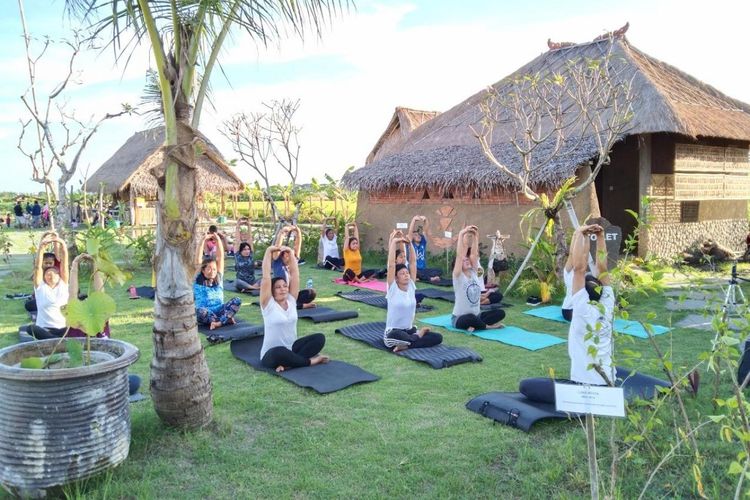 Foto Wisata Edukasi Membajak Sawah Di Desa Wisata Kesiman Kertalangu