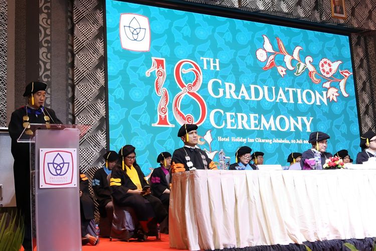 Foto Wisuda Ke Presuniv Prof Chairy Ajak Wisudawan Berani Hadapi