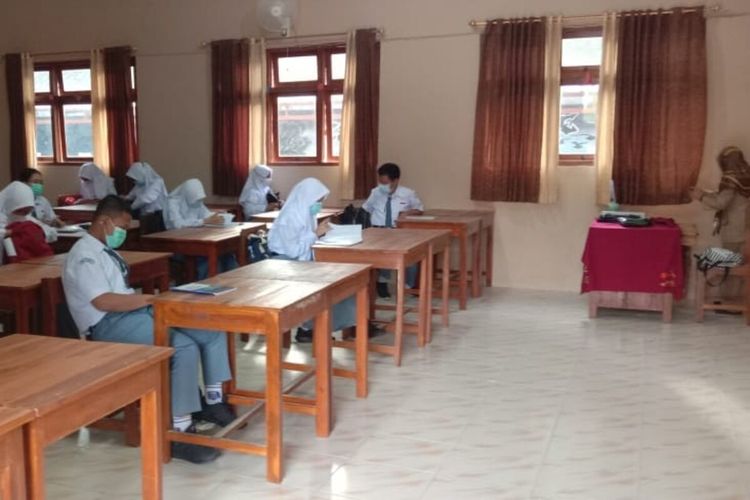 Foto Surat Edaran Diralat Siswa SMA SMK Di Depok Tetap Belajar Tatap