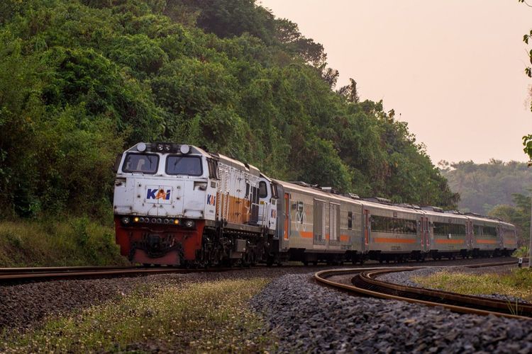 Penjelasan KAI Soal Jalur Kereta Di Banyumas Yang Tertimpa Longsor