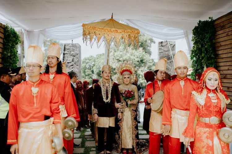 Mengenal Suntiang Hiasan Kepala Pengantin Wanita Minang