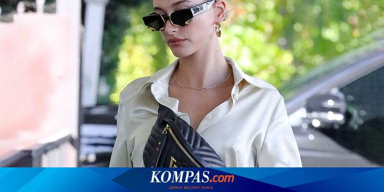 Hailey Bieber Gunakan Bikini Merah Sambil Berpose Di Ruang Sauna