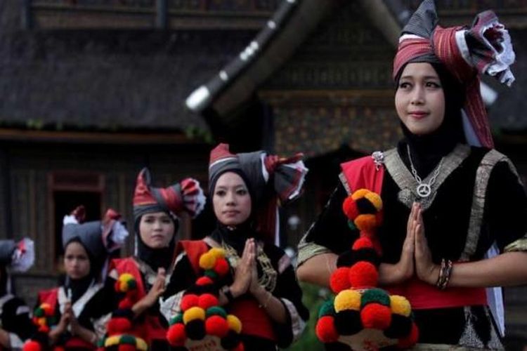 Bundo Kanduang Pakaian Adat Sumatera Barat