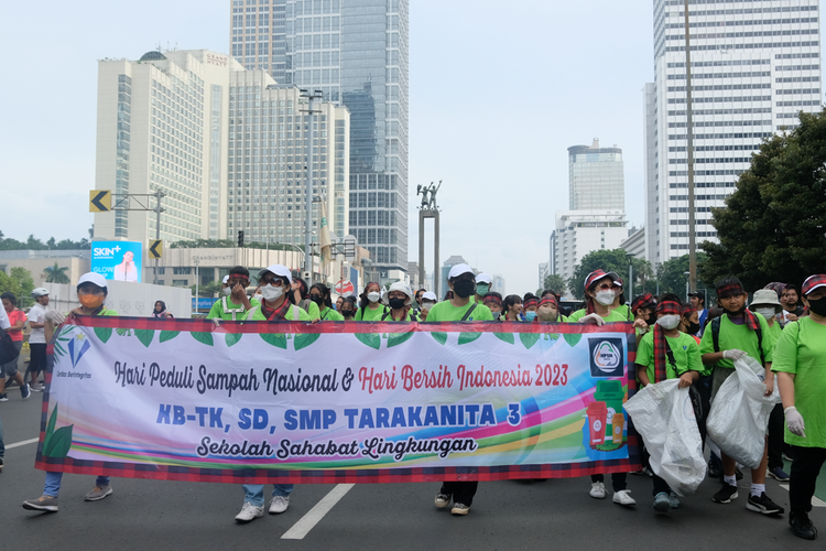 Peringati HPSN Dan HBI 2023 Sekolah Tarakanita Ikut Aksi Bersih Sampah