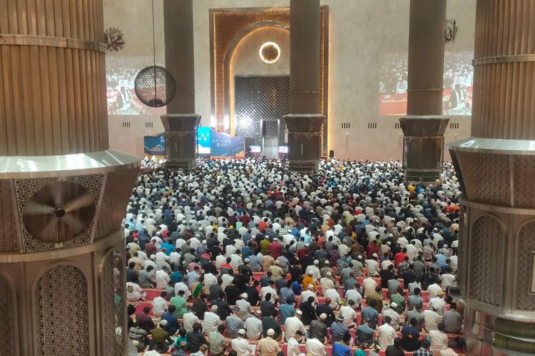 Foto Malam Pertama Shalat Tarawih Masjid Istiqlal Sediakan Kapasitas