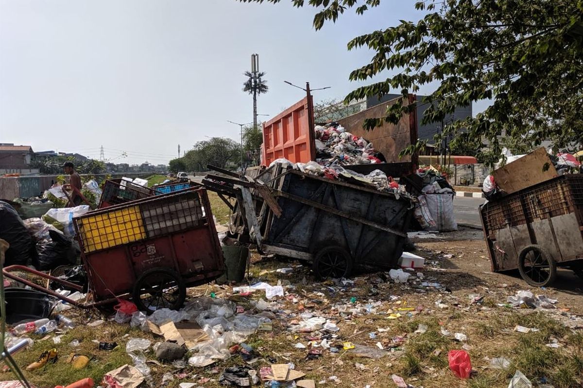 Warga Yang Buang Sampah Di Pinggir Jalan Danau Sunter Barat Akan