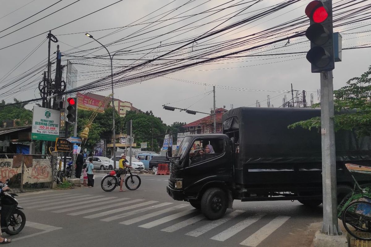 Uji Coba Lampu Merah Simpang Kampung Utan Warga Semoga Bisa Urai