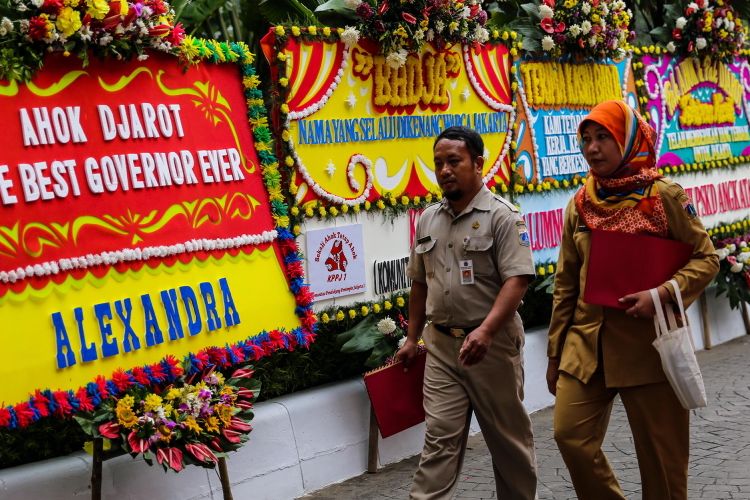 Ada Karangan Bunga Ucapan Terima Kasih Untuk Jokowi Di Balai Kota