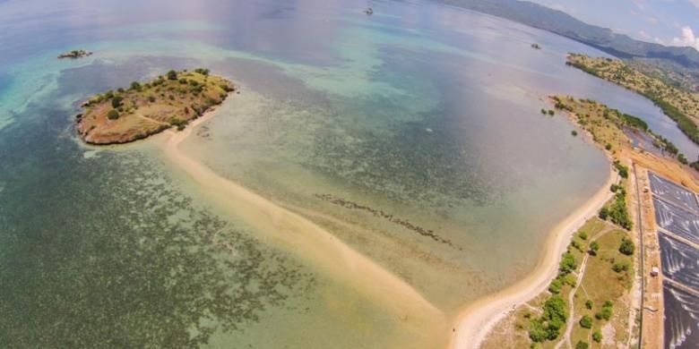 Foto Pantai Lariti Bima NTB Tawarkan Pesona Laut Terbelah