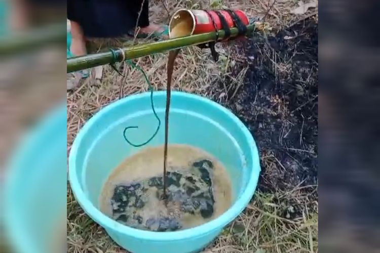 Video Viral Air Sumur Mengandung Minyak Tanah Di Sumenep Ini Sebabnya