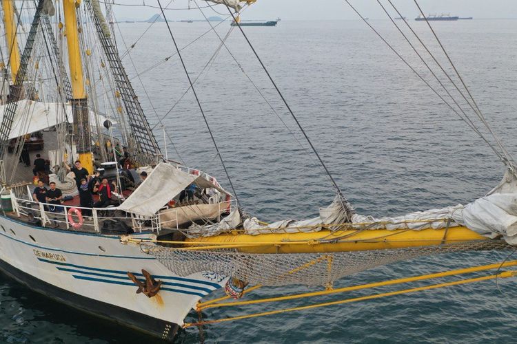 Foto Lebih Dekat Dengan KRI Dewaruci Kapal Legendaris TNI AL 3 Kali