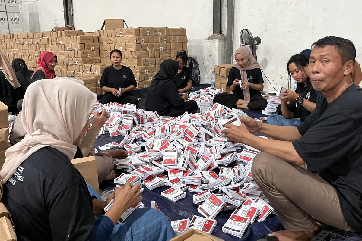 KPU Surabaya Distribusikan Surat Suara Pemilu Pekan