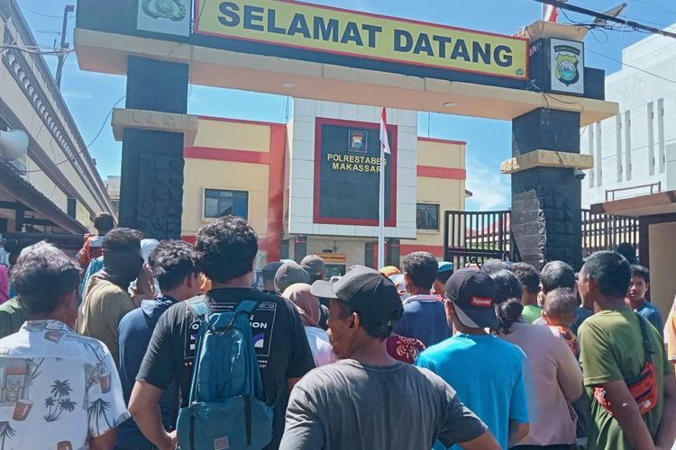 Warga Tolak Reklamasi Pulau Lae Lae Diamankan Ratusan Nelayan Demo