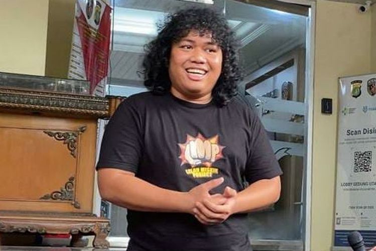 Foto Dikritik Teman Selebritas Karena Maju Bakal Calon Wakil Wali