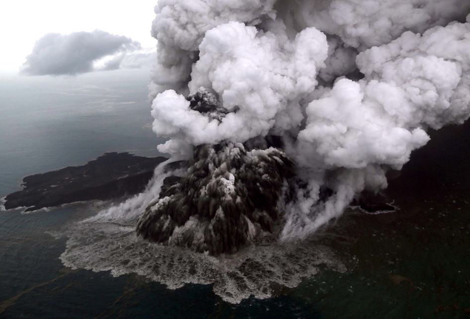 Foto Udara Letusan Gunung Anak Krakatau 