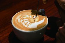 Di sini kita juga dapat memesan Latte Art Coffee, dan pola gunung Fuji sangat populer di antara wisatawan asing.