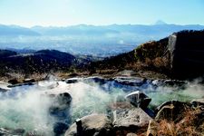 Terdapat dua pemadian di sini, Kocchi no Yu dengan pemandangan Gunung Fuji dari bagian depan dan Acchi no Yu dengan pemandangan Gunung Fuji dan Lembah Koufu.