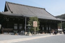 Kuil Chion-in di Kyoto, Jepang yang didirikan oleh pendeta bernama Honen.
