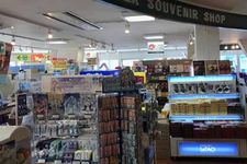 Toko oleh-oleh di lantai tiga menara televisi Sapporo, Jepang, ini terdapat souvenir shop yang menjual berbagai oleh-oleh khas Hokkaido.