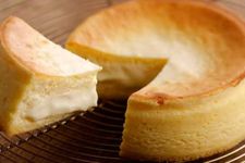 Cheesecake di Prefektur Nagasaki, Jepang sekarang berevolusi menjadi Fondant Fromage yang sangat digemari. 