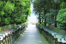 Jalan menuju kuil Hozanji dari stasiun Kintetsu Ikoma di Jepang.
